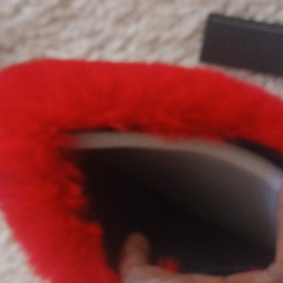 NWOT RED FAUX FUR CLUTCH BAG - Picture 3 of 4